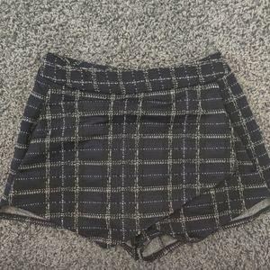 Plaid / Tweed style skirt with pockets!!